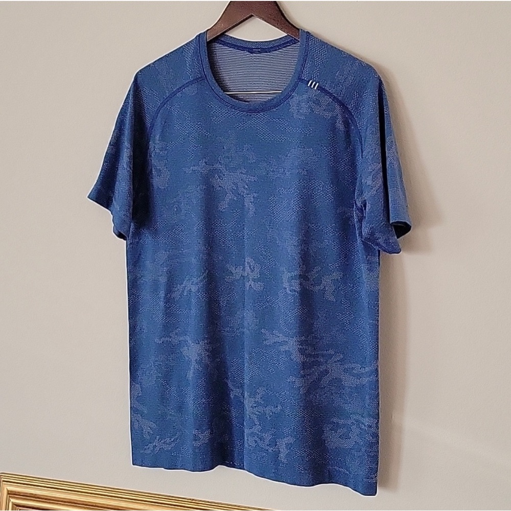 Metal tech Lulu lemon shirt
